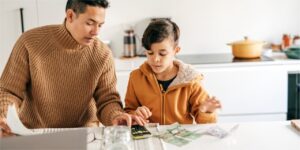 dad teaching son about money